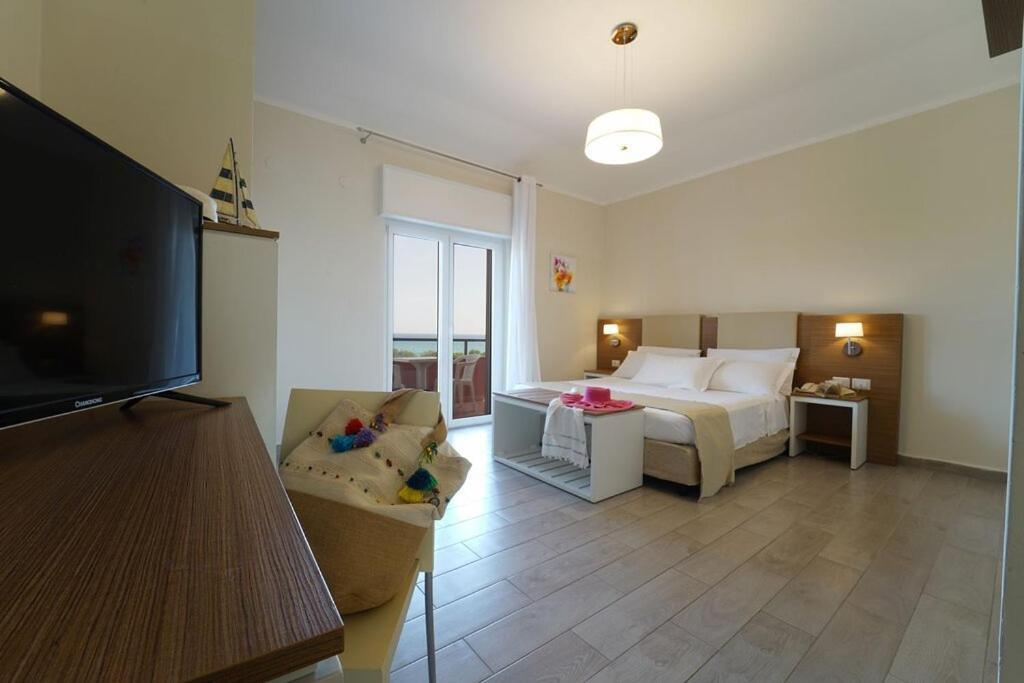 Hotel Villaggio Casarossa Crotone Eksteriør billede